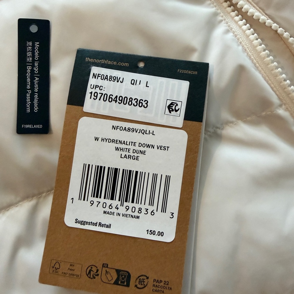 The North Face White Puffer Vest - With Flaw Mark - Picture 4 of 6